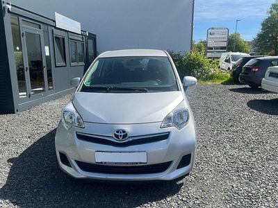 Usata Toyota Verso-S Life 99 CV (72 kW) 2011 Argento Monovolume