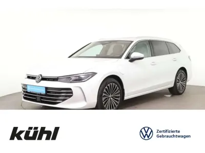 Gebraucht VW Passat Elegance 150 PS (110 kW) 2025 Oryxweiß perlmutteffekt Kombi
