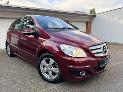 Gebraucht Mercedes B180 109 PS (80 kW) 2010 Rot Van / Kleinbus