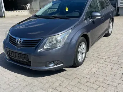 Usata Toyota Avensis Executive 126 CV (92 kW) 2011 Grigio Berlina