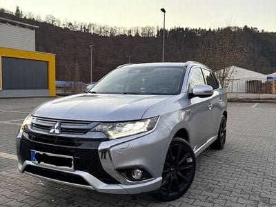 Silber Gebraucht 2018 Mitsubishi Outlander P-HEV Top SUV | 18.990 € (Fairer Preis)