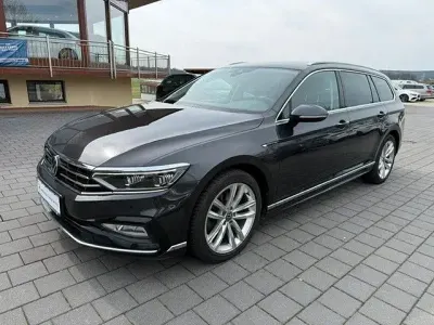 Usata VW Passat R-line 200 CV (147 kW) 2022 Grigio Station wagon