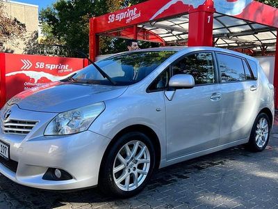 Silber Gebraucht 2009 Toyota Verso Van / Kleinbus | 6.000 € (Fairer Preis)
