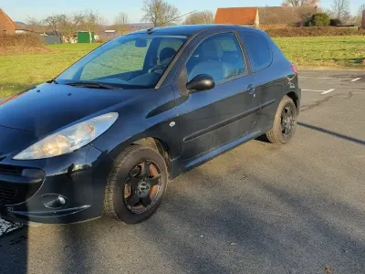 Gebraucht Peugeot 206+ 68 PS (50 kW) 2009 Schwarz Kleinwagen