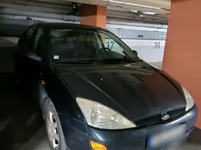 Gebraucht Ford Focus 101 PS (74 kW) 2000 Schwarz Kleinwagen