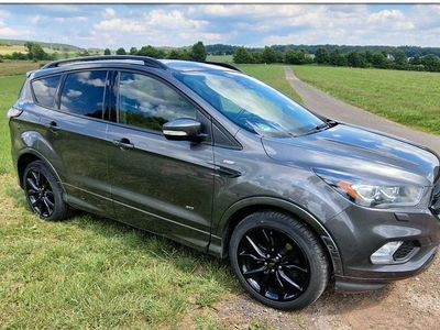 Grau Gebraucht 2017 Ford Kuga ST-Line SUV | 16.200 € (Teuer)