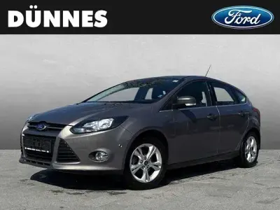 Używany Ford Focus Champions Edition 105 KM (77 kW) 2012 Brązowy Sedan/Limuzyna