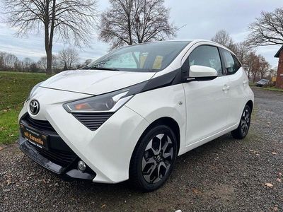Gebraucht Toyota Aygo X-play 72 PS (52 kW) 2020 Weiß Kleinwagen