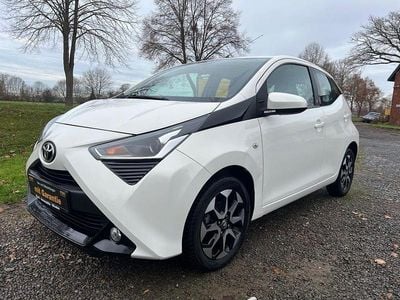 Weiß Gebraucht 2020 Toyota Aygo X-play Kleinwagen | 7.490 € (Fairer Preis)