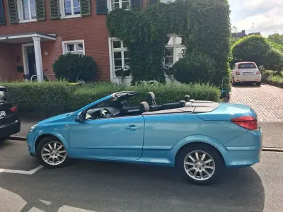 Gebraucht Opel Astra Edition 116 PS (85 kW) 2010 Blau Cabrio