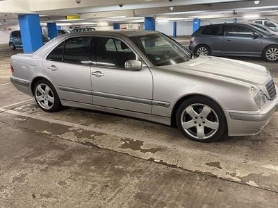 Mercedes E200