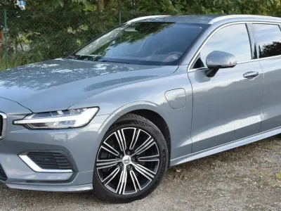 Gebraucht Volvo V60 Inscription 253 PS (186 kW) 2021 Grau Kombi