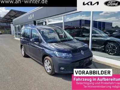 Używany VW Caddy 102 KM (75 kW) 2023 Niebieski Minivan