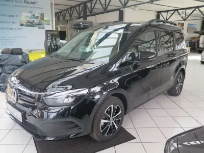 Gebraucht Mercedes EQT200 Premium Plus 89 kW (122 PS) 2024 Loparitschwarz Van / Kleinbus