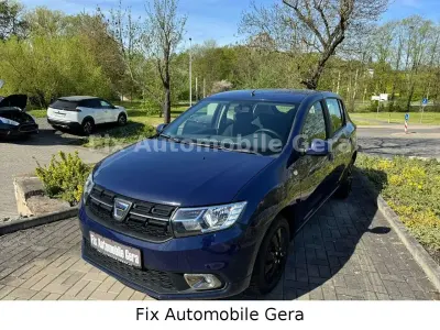 Używany Dacia Sandero Comfort 90 KM (66 kW) 2019 Niebieski Sedan/Limuzyna