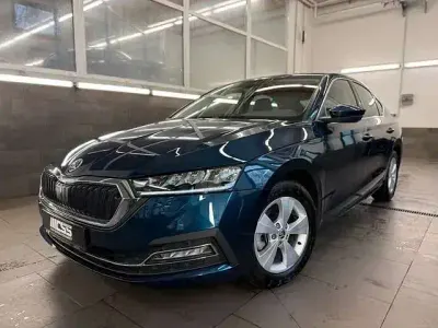 Używany Skoda Octavia Ambition 150 KM (110 kW) 2020 Niebieski Sedan/Limuzyna