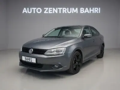 Gebraucht VW Jetta 105 PS (77 kW) 2011 Grau Limousine