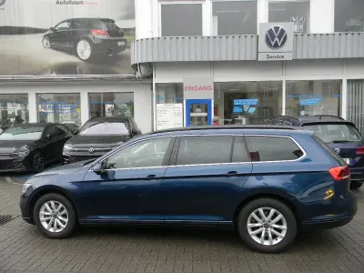 Gebraucht VW Passat Business 150 PS (110 kW) 2024 Blau Kombi