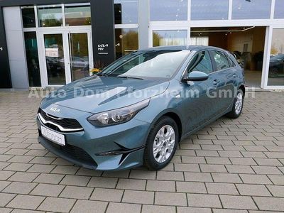 Neu Kia Ceed Comfort 140 PS (102 kW) 2025 Grau Kleinwagen