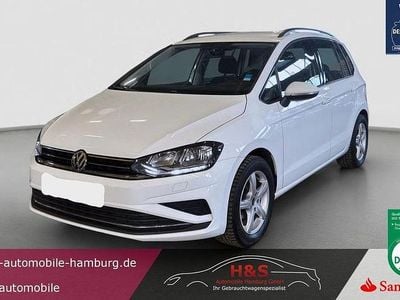 Pure white Gebraucht 2019 VW Golf Sportsvan Comfortline Van / Kleinbus | 16.400 € (Etwas zu teuer)