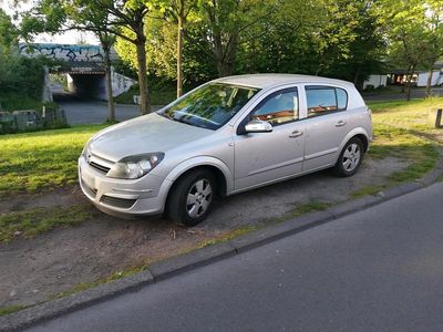 Second-hand Opel Astra 2005 Argintiu Coupe