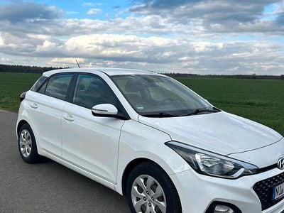 Gebraucht Hyundai i20 75 PS (55 kW) 2019 Weiß Kleinwagen