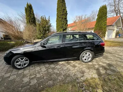 Gebraucht Mercedes E250 Elegance 204 PS (150 kW) 2014 Schwarz Limousine