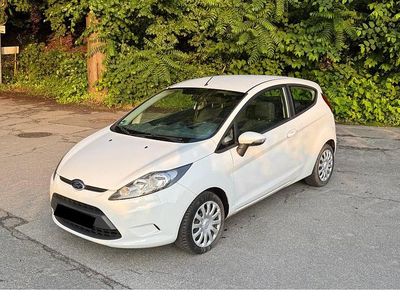 Usata Ford Fiesta 60 CV (44 kW) 2010 Bianco Utilitaria