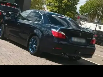 Gebraucht BMW 530 218 PS (160 kW) 2006 Blau Kombi
