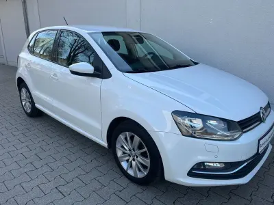 Używany VW Polo Comfortline 75 KM (55 kW) 2015 Biały Sedan/Limuzyna