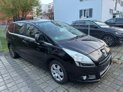 Gebraucht Peugeot 5008 Business-Line 114 PS (83 kW) 2013 Schwarz Van / Kleinbus