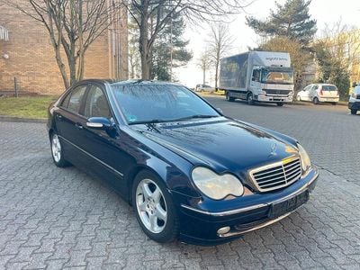 Blau Gebraucht 2001 Mercedes C200 Avantgarde Limousine | 1.850 €