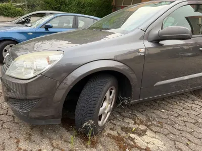Gebraucht Opel Astra Edition 90 PS (66 kW) 2009 Grau Limousine