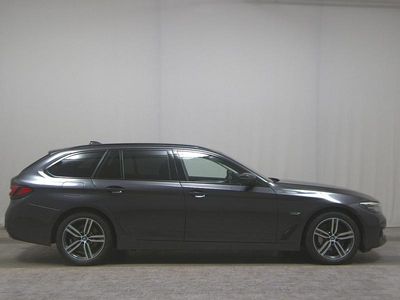 Second-hand BMW 530e Sport Line 292 CP (214 kW) 2023 Gri Break