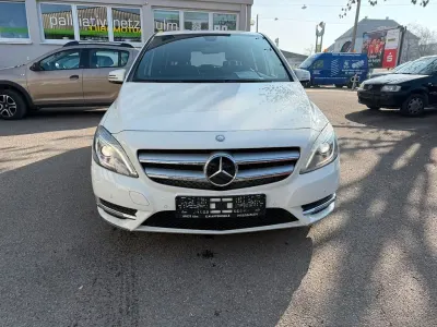 Gebraucht Mercedes B180 122 PS (89 kW) 2013 Weiß Van / Kleinbus