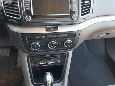 Second-hand VW Sharan 170 CP (125 kW) 2012 Negru Monovolum