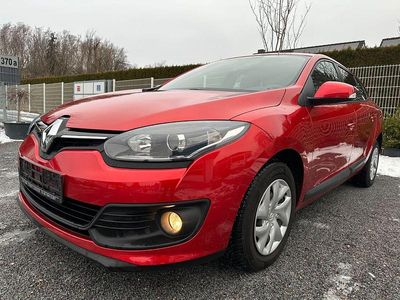 Rot Gebraucht 2016 Renault Mégane III Authentique Limousine | 7.700 € (Teuer)