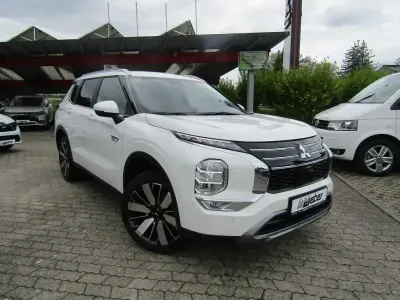 Neu Mitsubishi Outlander P-HEV Select 306 PS (225 kW) 2026 Limousine