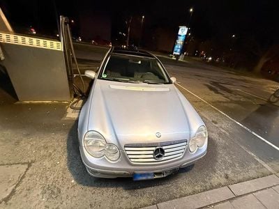 Gebraucht Mercedes C220 144 PS (105 kW) 2002 Silber Coupé