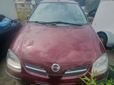 Nissan Almera Tino