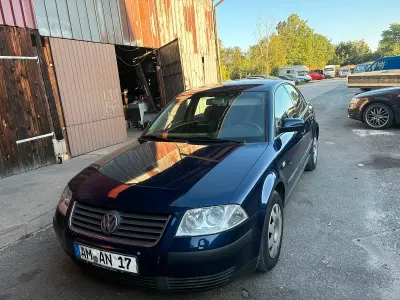 Gebraucht VW Passat 133 PS (97 kW) 2001 Blau Limousine