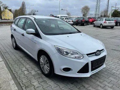 Gebraucht Ford Focus Ambiente 101 PS (74 kW) 2014 Weiß Kombi