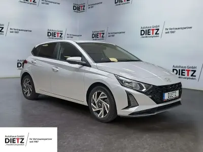 Neu Hyundai i20 90 PS (66 kW) 2026 Lumen grey Kleinwagen