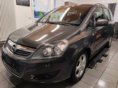 Grau Gebraucht 2014 Opel Zafira Family Van / Kleinbus | 6.490 € (Teuer)