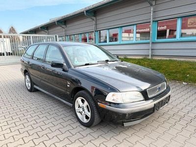 Second-hand Volvo V40 116 CP (85 kW) 1999 Negru Break