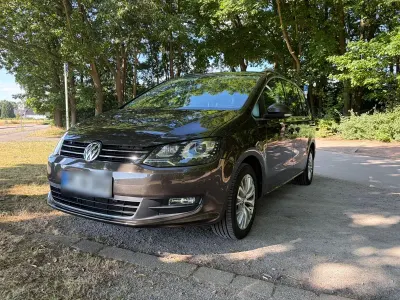 Gebraucht VW Sharan Comfortline 185 PS (136 kW) 2016 Braun Van / Kleinbus