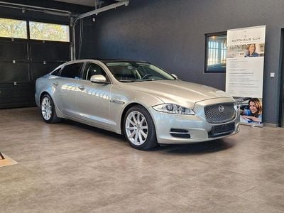 Usata Jaguar XJ Portfolio 275 CV (202 kW) 2013 Oro Berlina