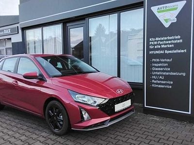 Neu Hyundai i20 101 PS (74 kW) 2025 Rot Limousine