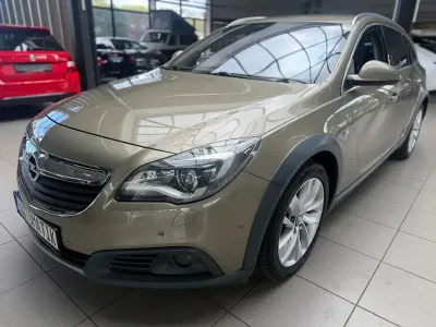 Gebraucht Opel Insignia Country Tourer 163 PS (119 kW) 2015 Grün Limousine