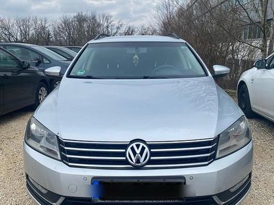 Gebraucht VW Passat 140 PS (102 kW) 2012 Grau Kombi